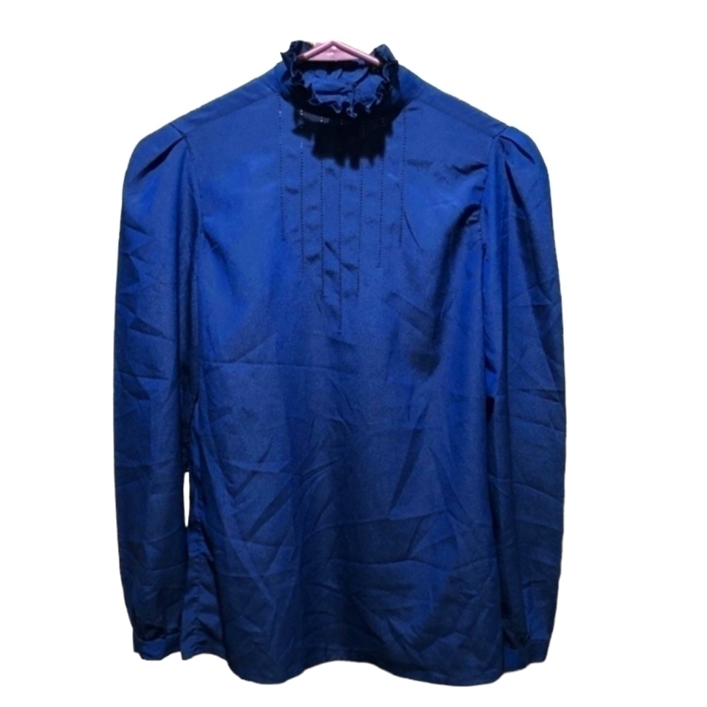 Towne House size small blue long sleeve blue top